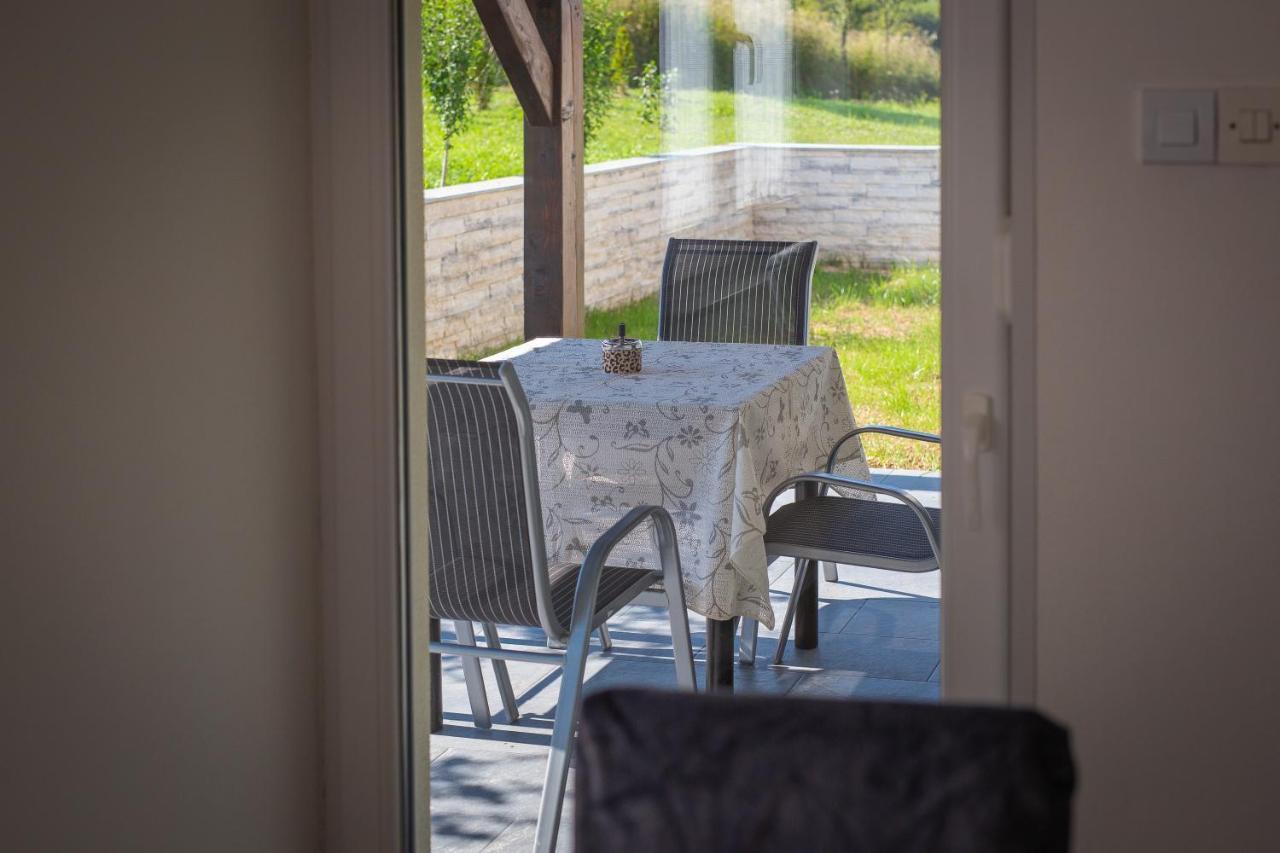Apartmani Leptir Rakovica Zewnętrze zdjęcie