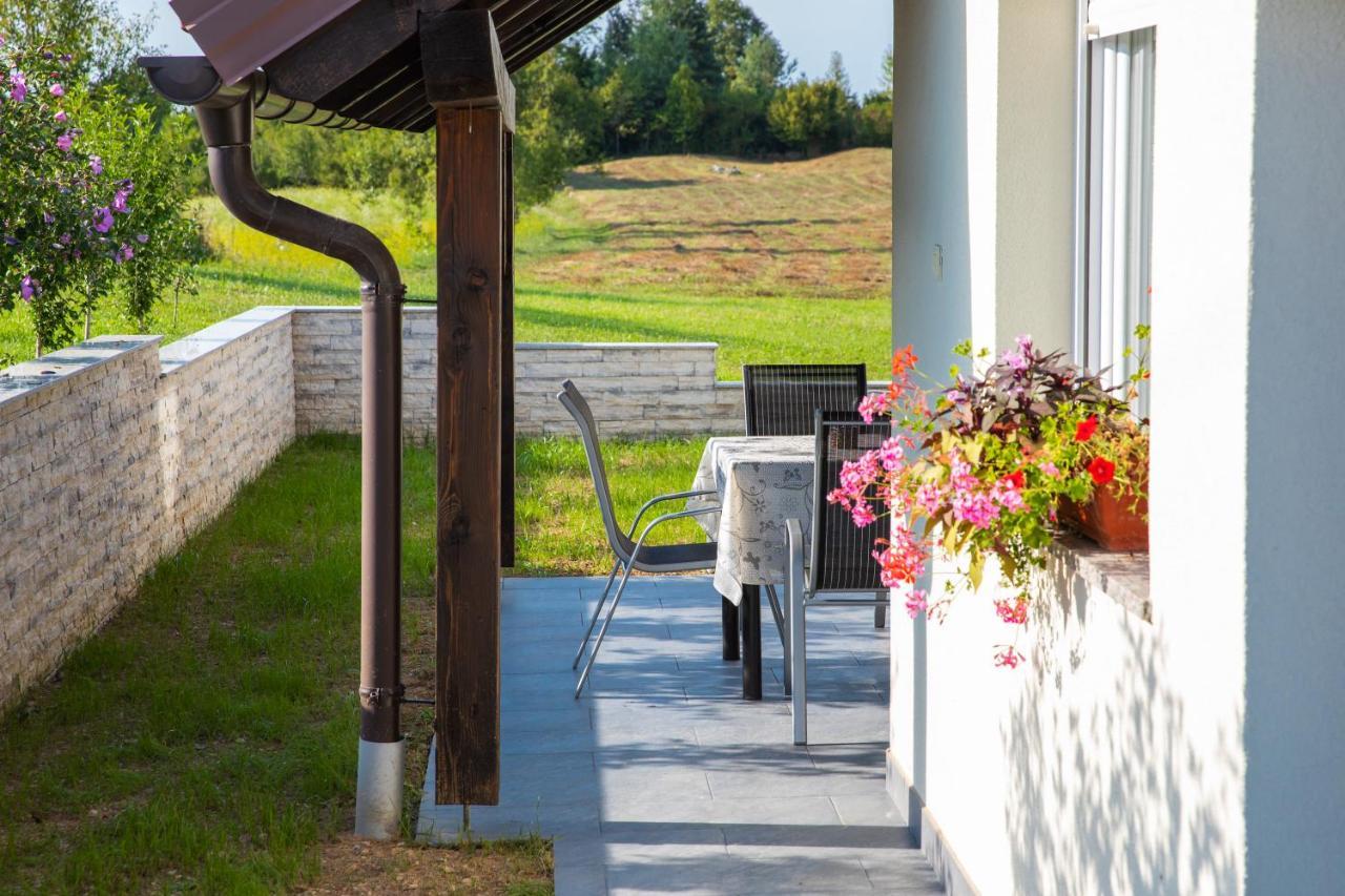 Apartmani Leptir Rakovica Zewnętrze zdjęcie