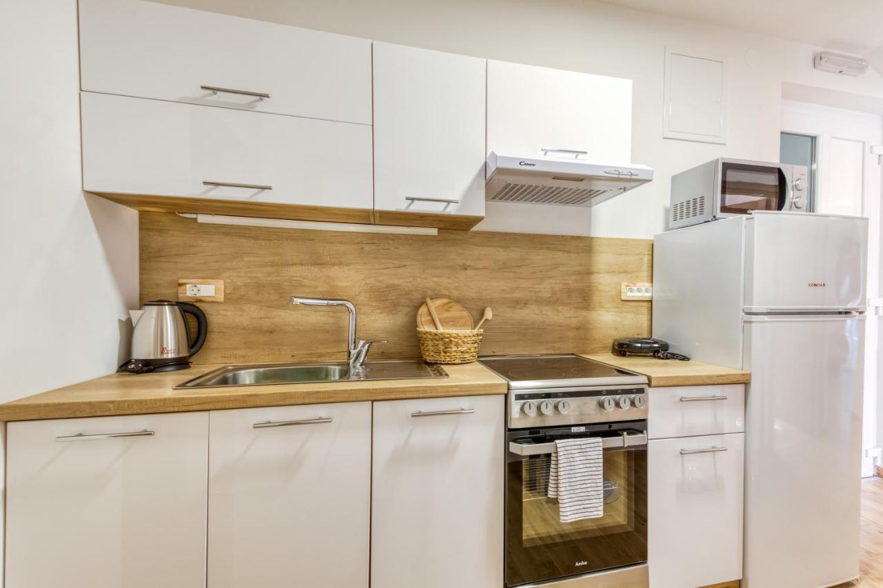 Apartmani Leptir Rakovica Zewnętrze zdjęcie