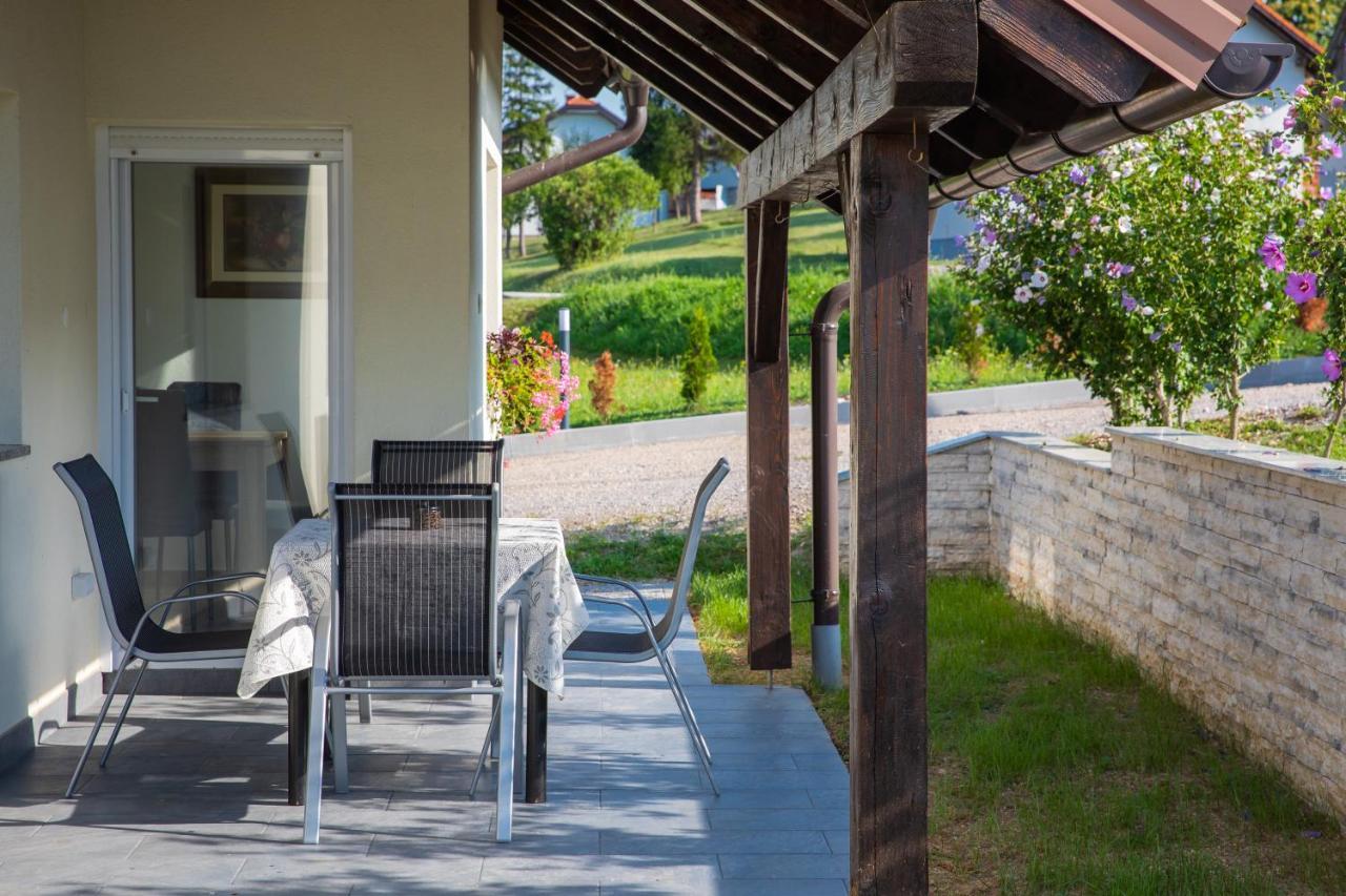 Apartmani Leptir Rakovica Zewnętrze zdjęcie