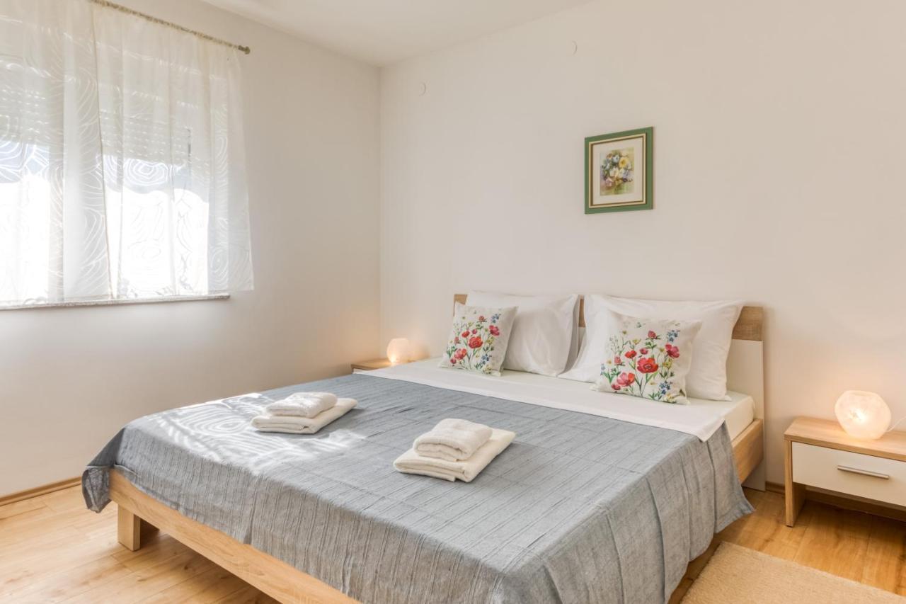 Apartmani Leptir Rakovica Zewnętrze zdjęcie