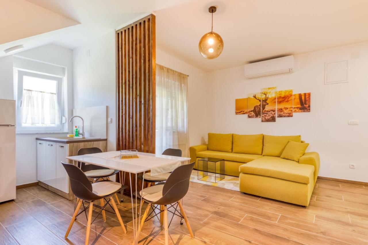 Apartmani Leptir Rakovica Zewnętrze zdjęcie