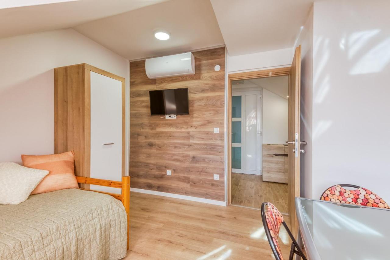Apartmani Leptir Rakovica Zewnętrze zdjęcie