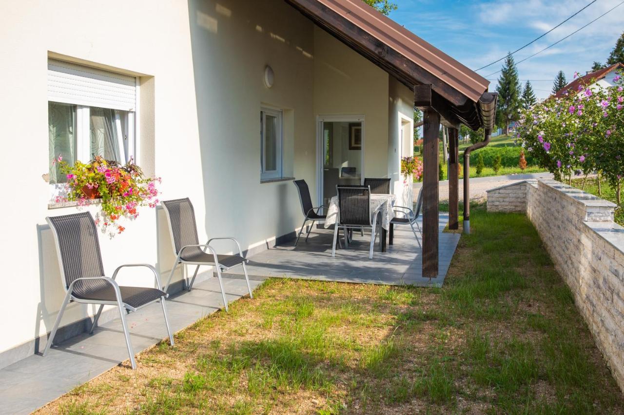Apartmani Leptir Rakovica Zewnętrze zdjęcie