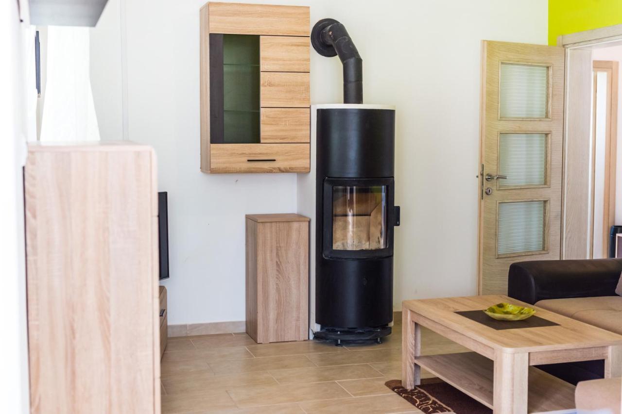 Apartmani Leptir Rakovica Zewnętrze zdjęcie