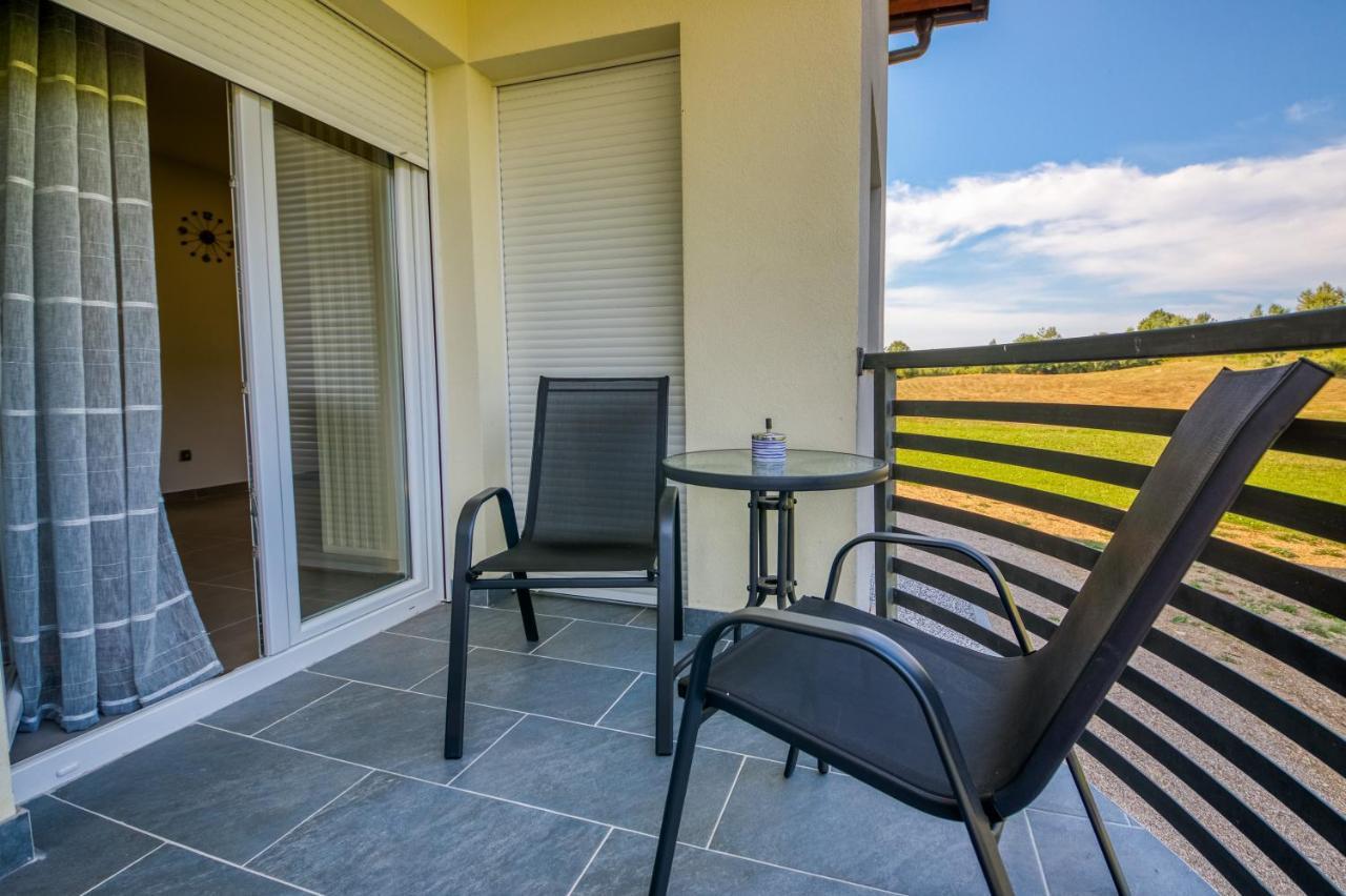 Apartmani Leptir Rakovica Zewnętrze zdjęcie