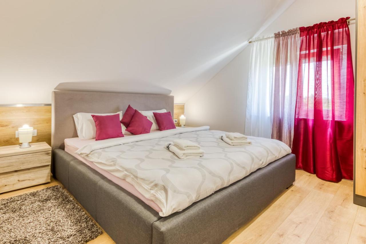 Apartmani Leptir Rakovica Zewnętrze zdjęcie