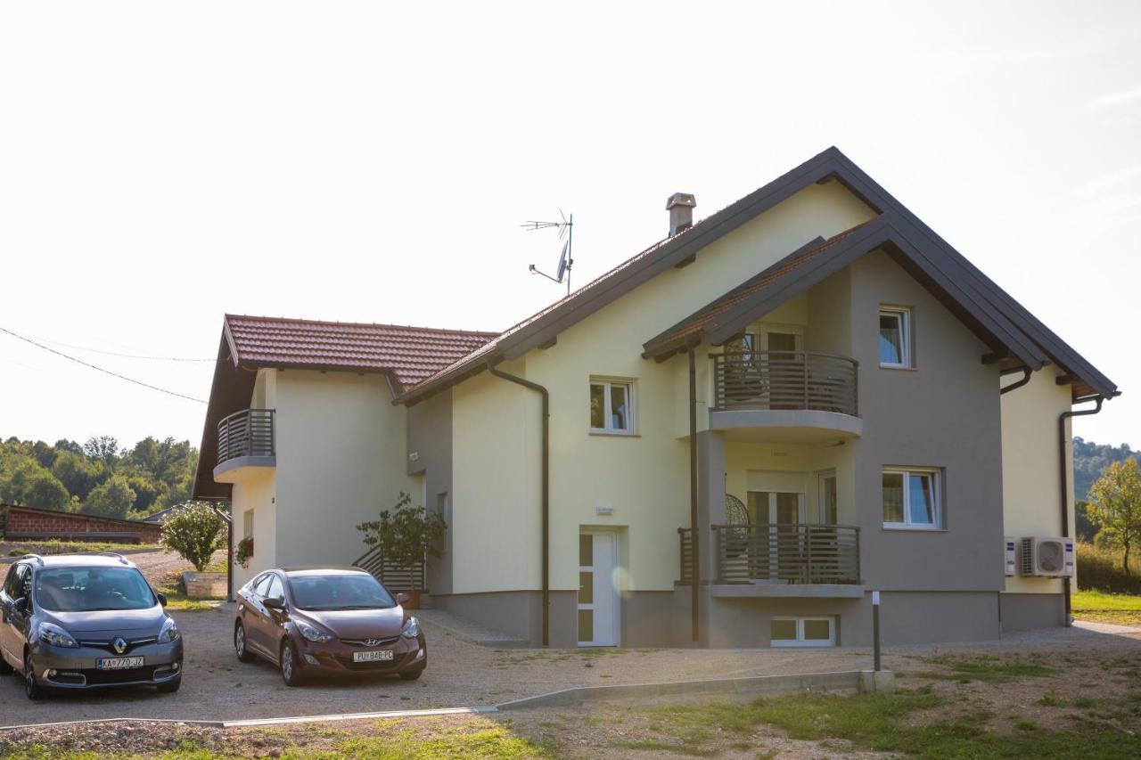 Apartmani Leptir Rakovica Zewnętrze zdjęcie