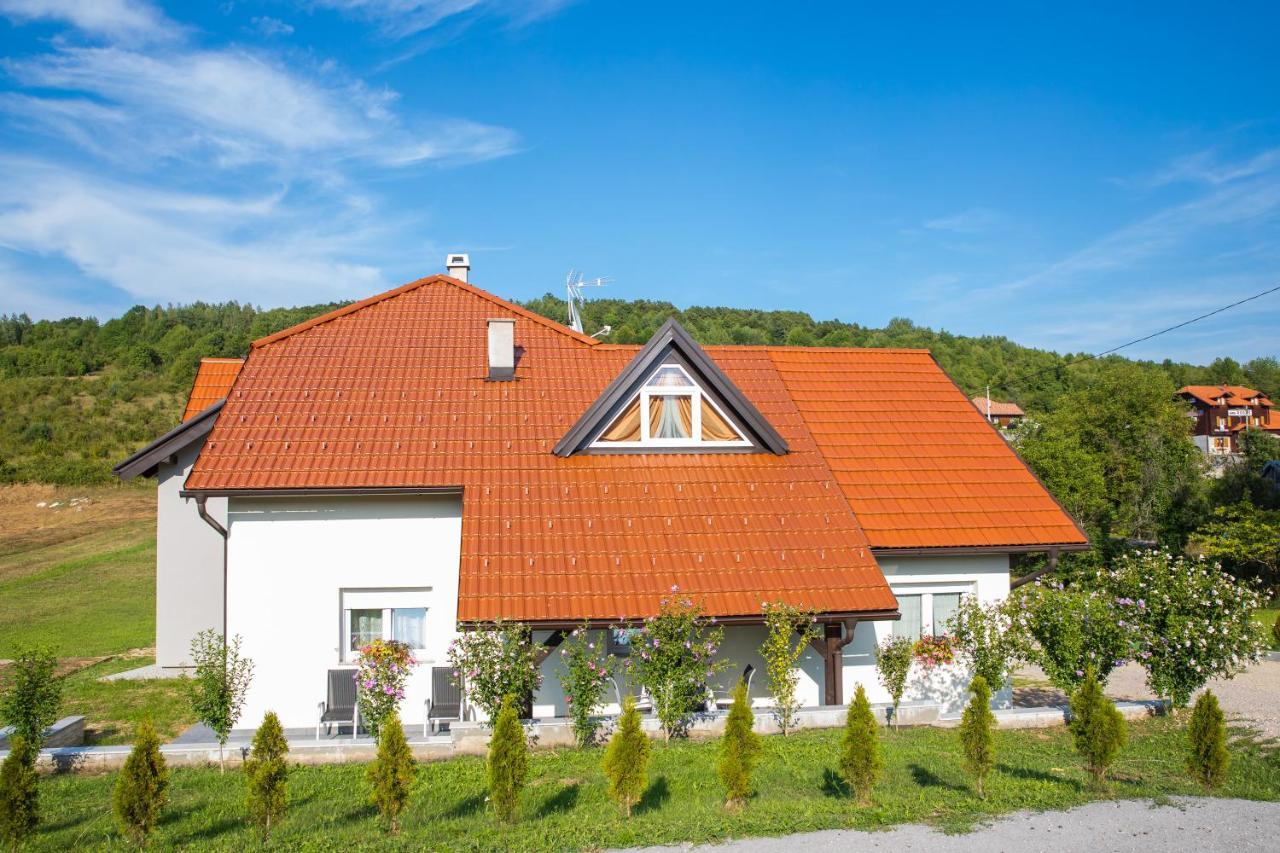 Apartmani Leptir Rakovica Zewnętrze zdjęcie