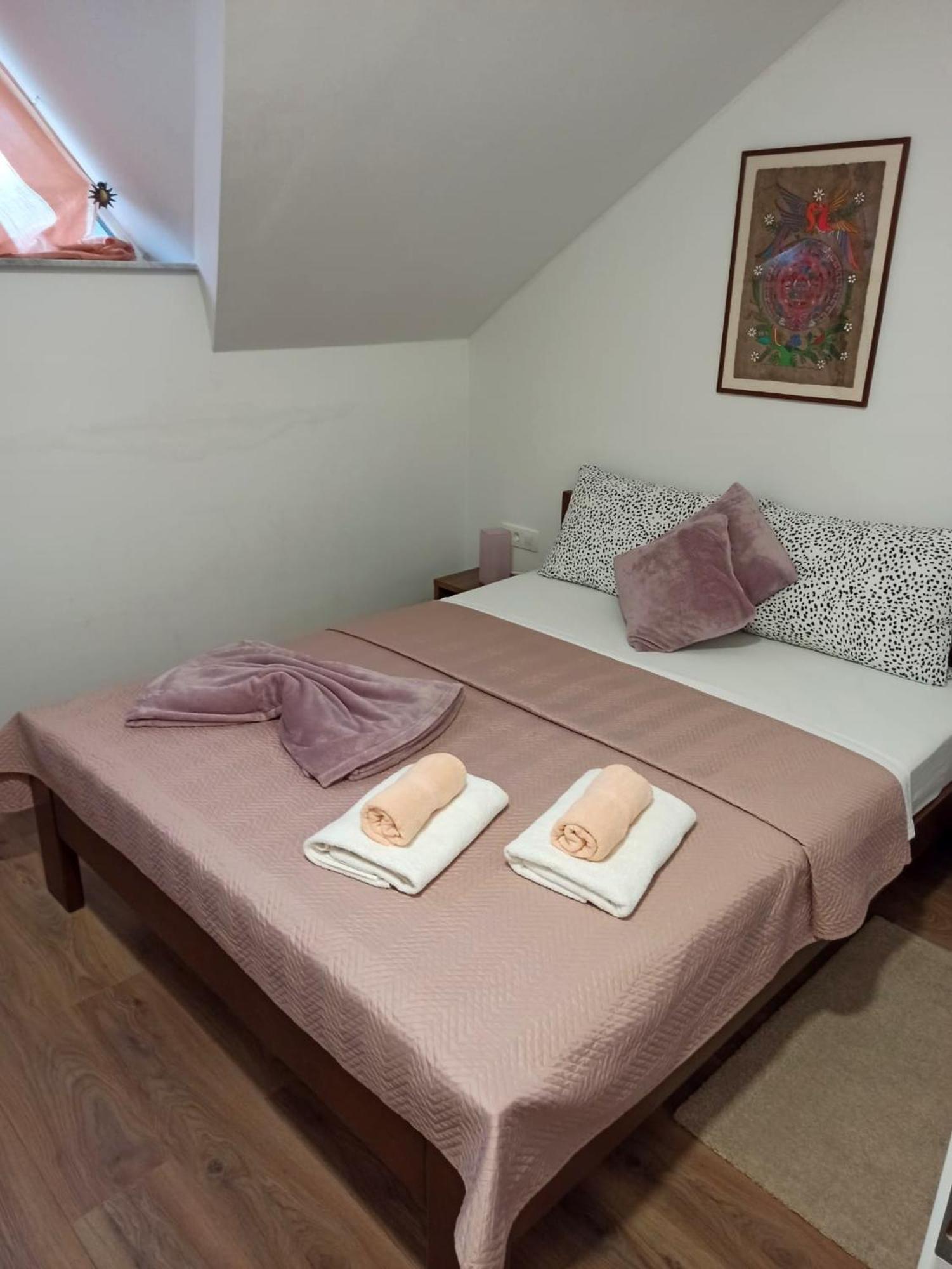 Apartmani Leptir Rakovica Zewnętrze zdjęcie