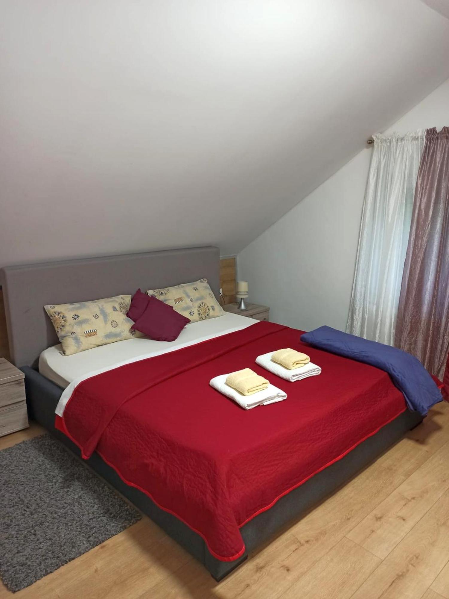 Apartmani Leptir Rakovica Zewnętrze zdjęcie