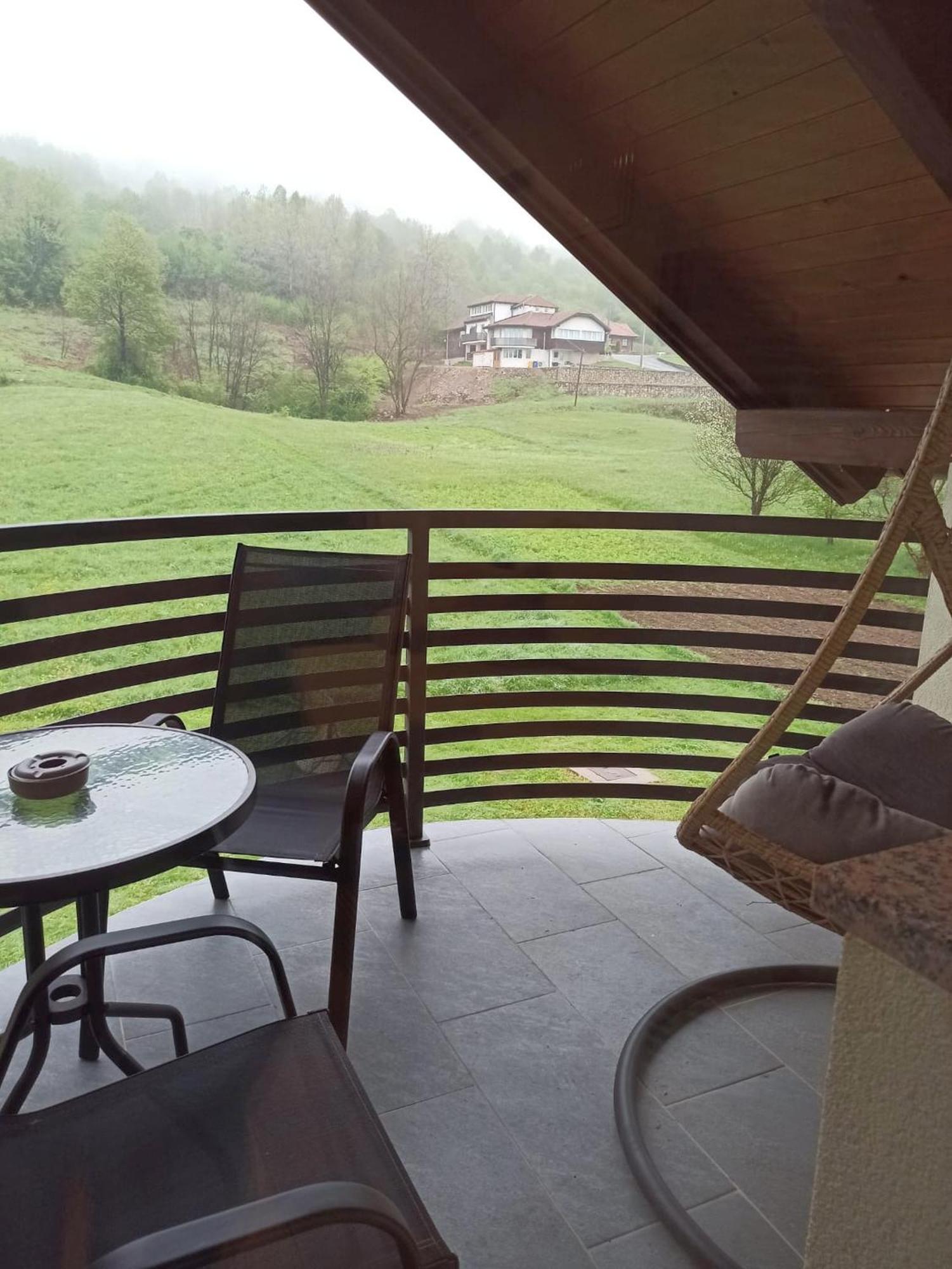 Apartmani Leptir Rakovica Zewnętrze zdjęcie