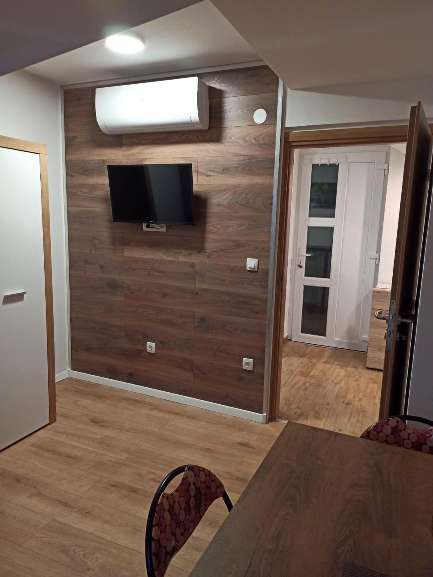 Apartmani Leptir Rakovica Zewnętrze zdjęcie
