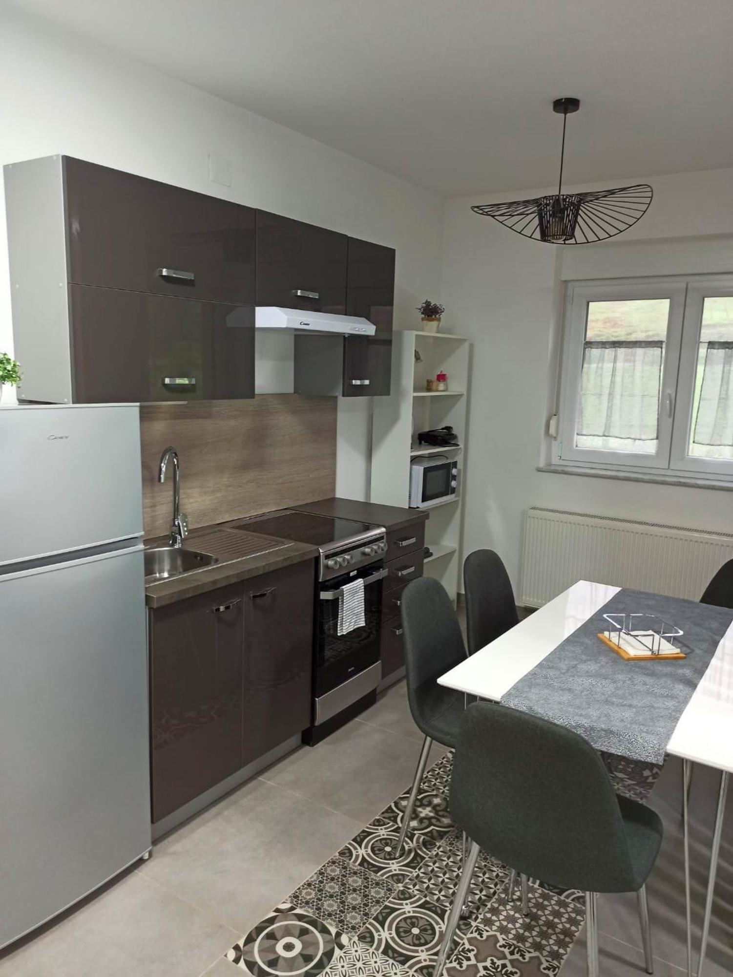 Apartmani Leptir Rakovica Zewnętrze zdjęcie