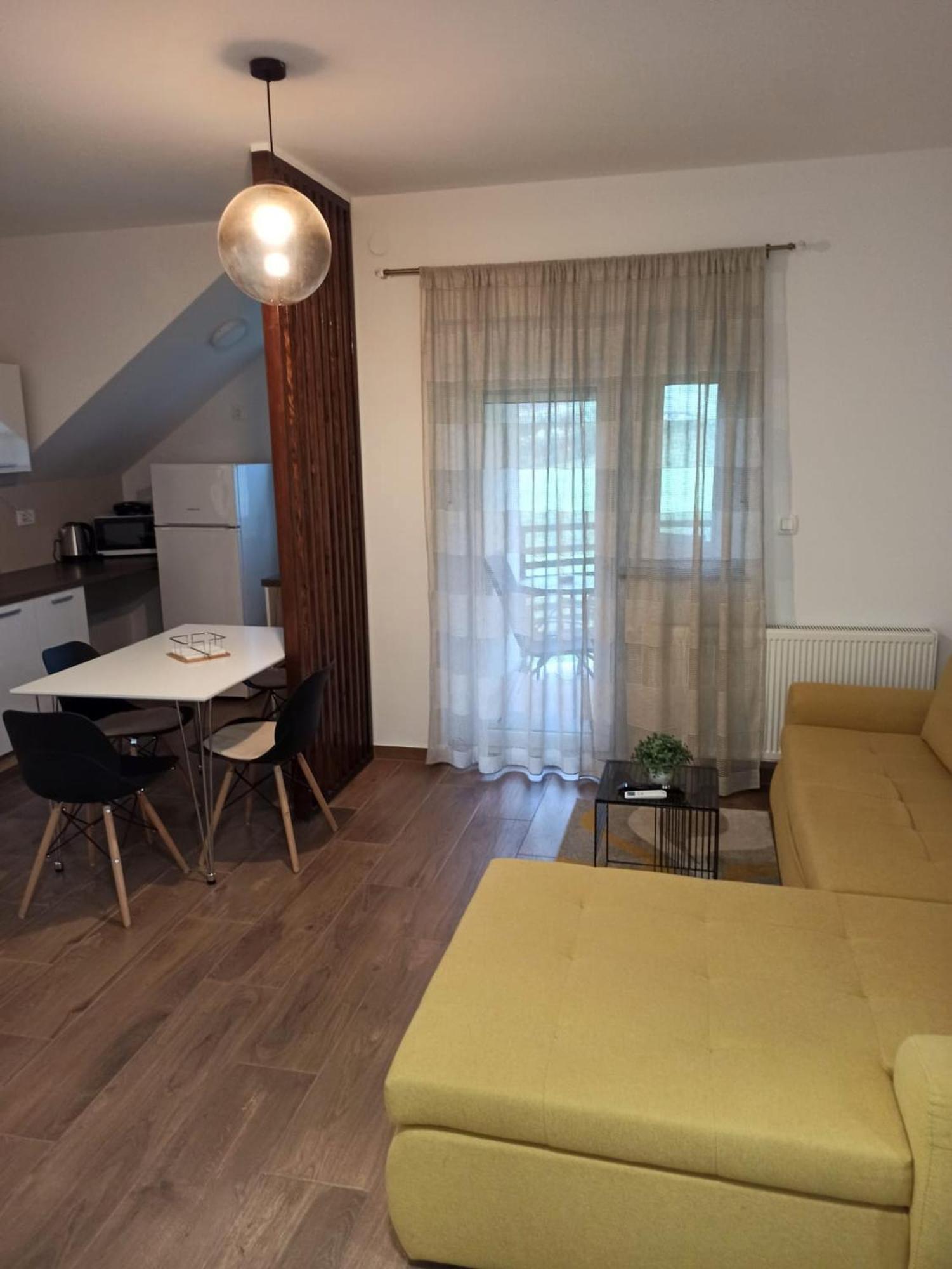 Apartmani Leptir Rakovica Zewnętrze zdjęcie