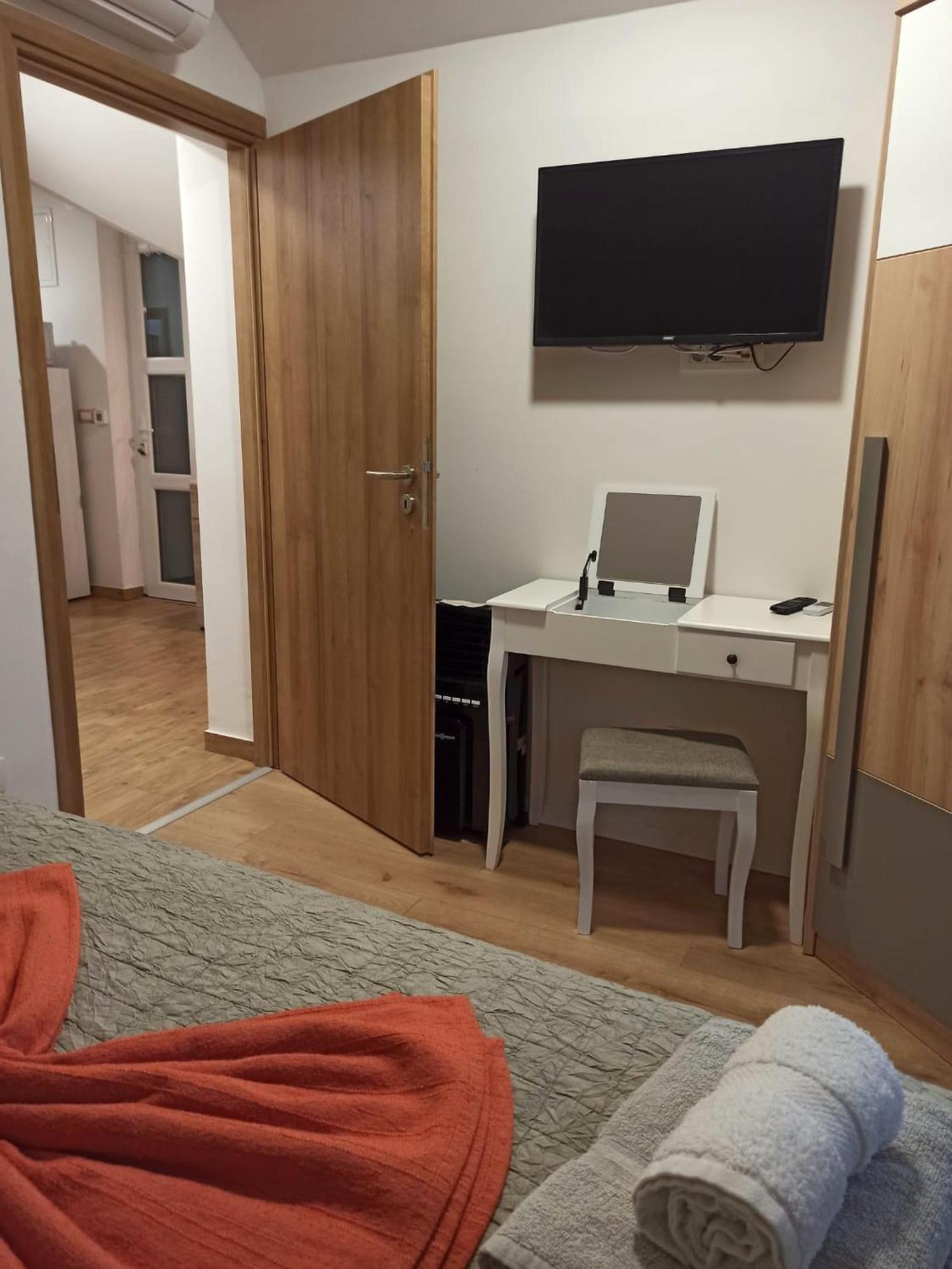 Apartmani Leptir Rakovica Zewnętrze zdjęcie
