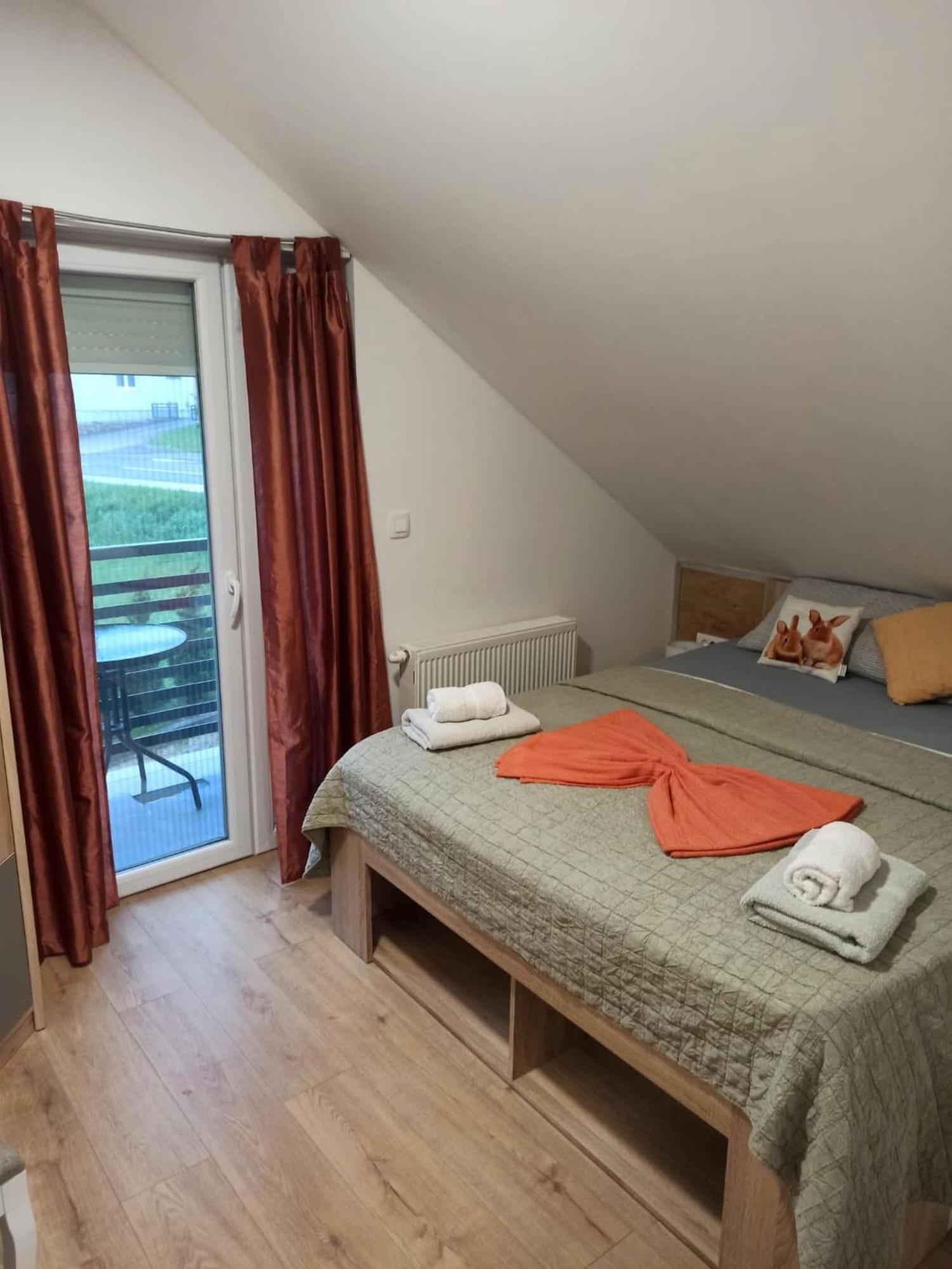 Apartmani Leptir Rakovica Zewnętrze zdjęcie